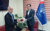 دیدار دانش آموز با معلمان دوران ابتدایی خود پس از ۴۲ سال  