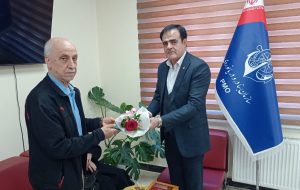 دیدار دانش آموز با معلمان دوران ابتدایی خود پس از ۴۲ سال  
