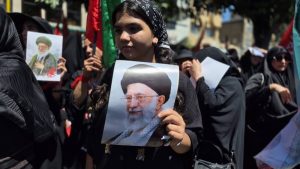 شگفت مانده‌ام از بامداد روز وداع